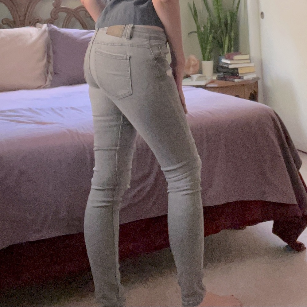 ♦️ But 2 get 1 FREE Zara Trafaluc distressed jeggings Light grey wash size 4